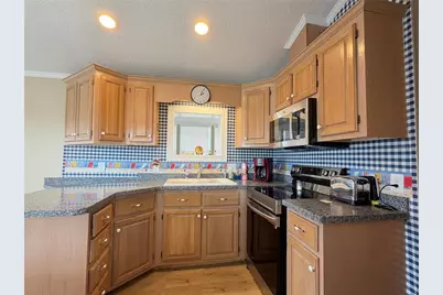 35248 Tiffani Ct #Lot 064, Zephyrhills, FL 33541 - Photo 10