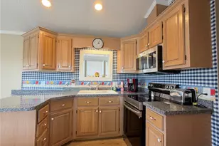 35248 Tiffani Ct, Zephyrhills, FL 33541 - Photo 10