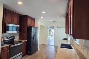7920 George Washington Ln, Tampa, FL 33637 - Photo 8
