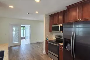 7920 George Washington Ln, Tampa, FL 33637 - Photo 12