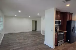 7920 George Washington Ln, Tampa, FL 33637 - Photo 8