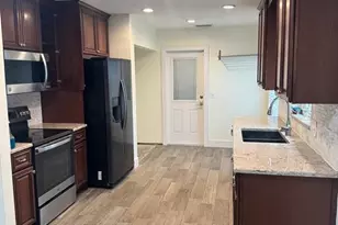 7920 George Washington Ln, Tampa, FL 33637 - Photo 12