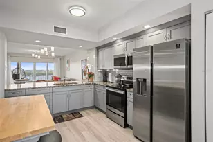 6495 Shoreline Dr, Saint Petersburg, FL 33708 - Photo 10