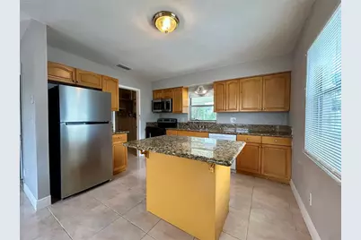 816 62nd Avenue NE, Saint Petersburg, FL 33702 - Photo 6