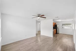 2433 S Ramona Cir, Tampa, FL 33612 - Photo 4