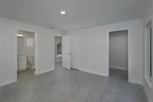 310 Hibiscus St, Tarpon Springs, FL 34689 - Photo 6