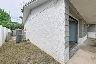 4925 Beacon Hill Dr, New Port Richey, FL 34652 - Photo 6