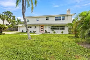 135 Harbor Dr, Palm Harbor, FL 34683 - Photo 2