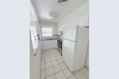 500 75th St N Avenue N #10, Saint Petersburg, FL 33702 - Photo 8