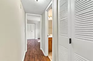 4830 Grove Point Dr, Tampa, FL 33624 - Photo 20