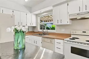 4830 Grove Point Dr, Tampa, FL 33624 - Photo 18