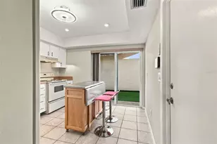 4830 Grove Point Dr, Tampa, FL 33624 - Photo 16