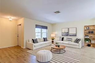 905 Bluewater Dr, Sun City Center, FL 33573 - Photo 10