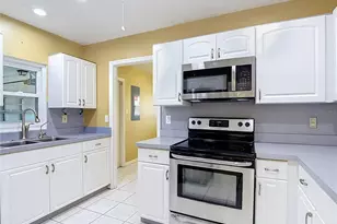 905 Bluewater Dr, Sun City Center, FL 33573 - Photo 20