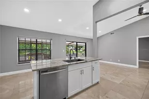 4004 Shoreside Cir, Tampa, FL 33624 - Photo 10