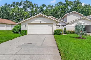 456 Lakeview Dr, Palm Harbor, FL 34683 - Photo 1
