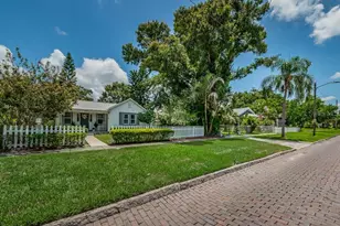 1037 18th Ave N, Saint Petersburg, FL 33704 - Photo 2