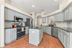 21916 Waverly Shores Ln, Land O Lakes, FL 34637 - Photo 10