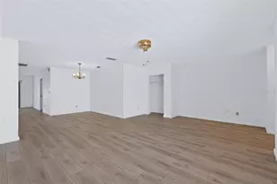 303 Green Manor Dr, Sun City Center, FL 33573 - Photo 8