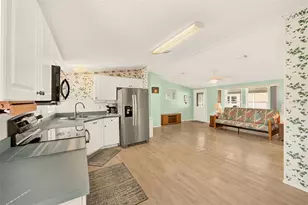 980 7th St NW, Largo, FL 33770 - Photo 10
