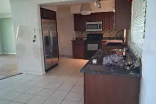 8825 113th St, Seminole, FL 33772 - Photo 2