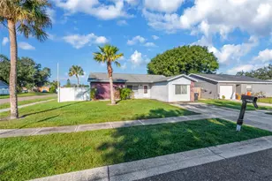1002 Pine Ridge Cir, Brandon, FL 33511 - Photo 16