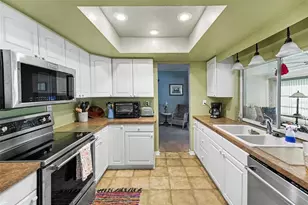 8727 143rd St, Seminole, FL 33776 - Photo 10
