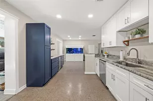 4601 W Hawthorne Rd, Tampa, FL 33611 - Photo 8