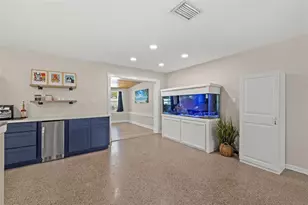4601 W Hawthorne Rd, Tampa, FL 33611 - Photo 10