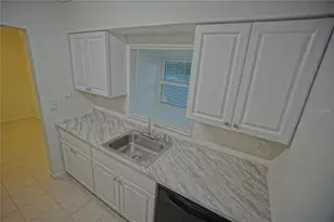 9203 Tudor Dr, Tampa, FL 33615 - Photo 6
