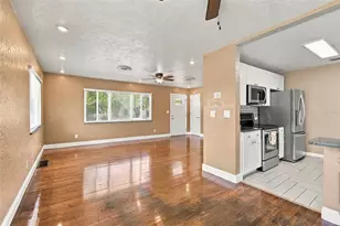 740 64th St N, Saint Petersburg, FL 33710 - Photo 8