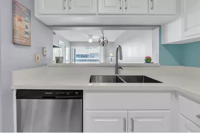 6908 Stones Throw Circle N #10206, Saint Petersburg, FL 33710 - Photo 16