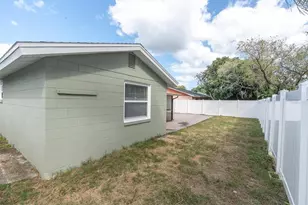 9402 Attenbury Dr, Tampa, FL 33615 - Photo 32
