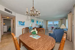 4575 Cove Cir, Saint Petersburg, FL 33708 - Photo 18