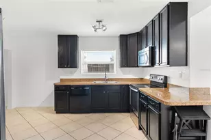 2927 62nd Ave N, Saint Petersburg, FL 33702 - Photo 14
