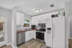6205 Fairway Blvd, Apollo Beach, FL 33572 - Photo 4