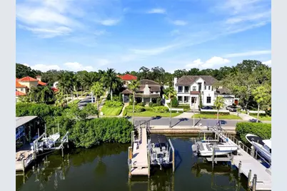 200 Brightwaters Boulevard NE, Saint Petersburg, FL 33704 - Photo 2