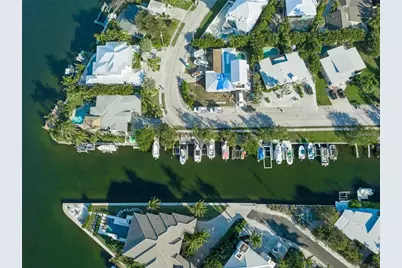 238 85th Street #20, Holmes Beach, FL 34217 - Photo 2