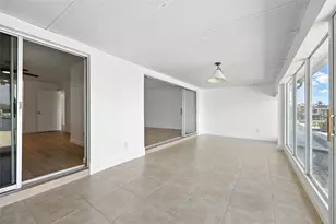 545 Boca Ciega Point Blvd N, Saint Petersburg, FL 33708 - Photo 30