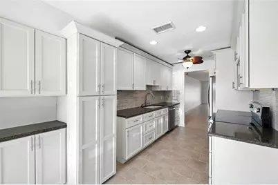 545 Boca Ciega Point Boulevard N, Saint Petersburg, FL 33708 - Photo 14