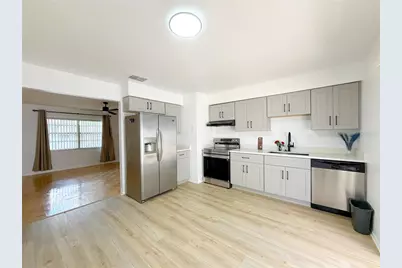 615 2nd Avenue NE #B, Largo, FL 33770 - Photo 6