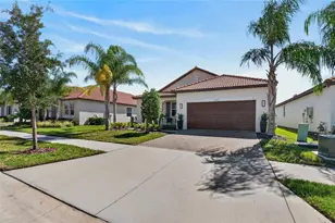 17127 Holly Wl Ave, Wimauma, FL 33598 - Photo 2