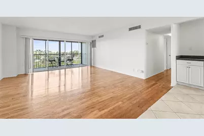10355 Paradise Boulevard #403, Treasure Island, FL 33706 - Photo 6