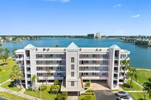 8021 Sailboat Key Blvd S, Saint Petersburg, FL 33707 - Photo 2