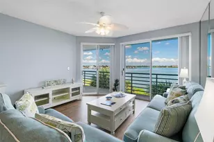 8021 Sailboat Key Blvd S, Saint Petersburg, FL 33707 - Photo 4