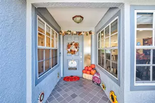 8747 Glen Lakes Blvd N, Saint Petersburg, FL 33702 - Photo 4