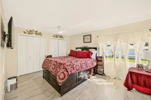 8747 Glen Lakes Blvd N, Saint Petersburg, FL 33702 - Photo 18