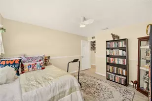 8747 Glen Lakes Blvd N, Saint Petersburg, FL 33702 - Photo 26