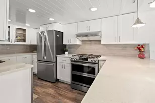115 99th Ave, Treasure Island, FL 33706 - Photo 10