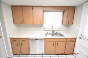10016 N Ninevah Rd, Tampa, FL 33617 - Photo 14